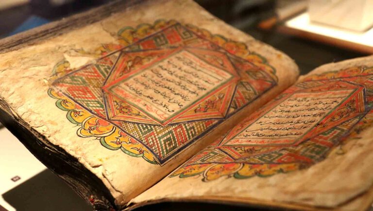 Yıldızname Nedir? Anlamı, Tarihi ve Kullanımı 9 Antik yıldızname el yazması