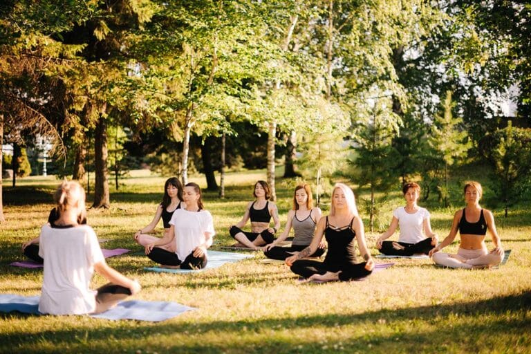 Bütünsel Terapiler Rehberi: Tarihsel ve Kültürel Yaklaşımlar 33 Meditasyon; beden, zihin ve ruhun bütünsel dengesini gözeten en kadim şifa yollarından biridir.