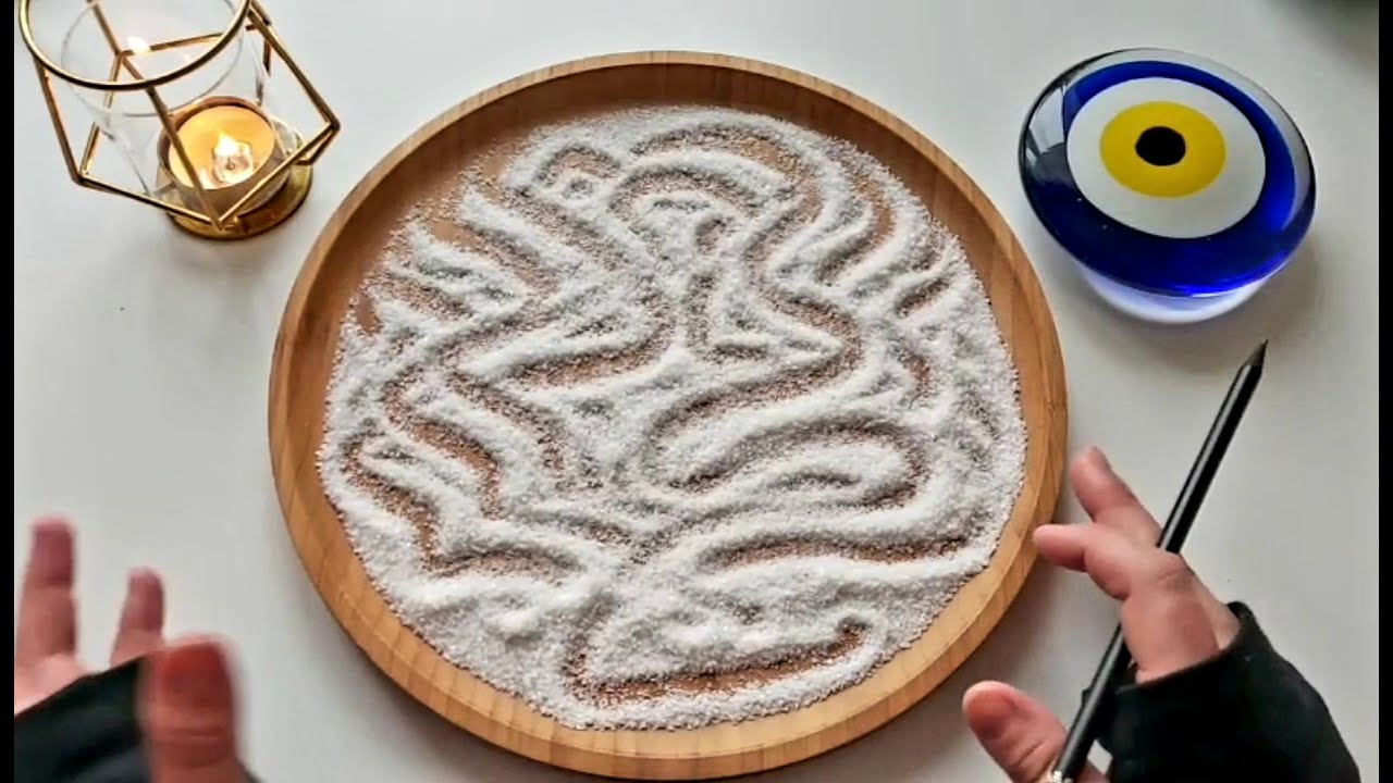 Osmanlı döneminde kullanılan remil (kum falı) yöntemini simgeleyen nokta ve çizgi kompozisyonu
